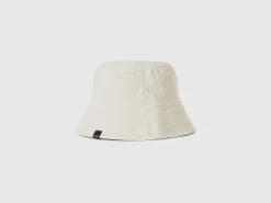Reversible bucket style hat