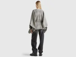 Reversible cape
