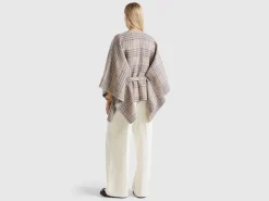 Reversible cape