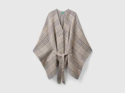 Reversible cape