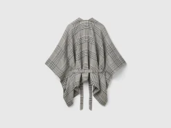 Reversible cape