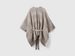 Reversible cape