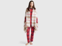 Reversible scarf cape
