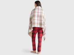 Reversible scarf cape