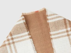 Reversible scarf cape