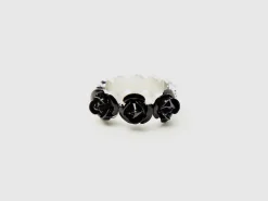 Ring with roses