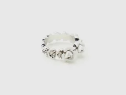 Ring with roses
