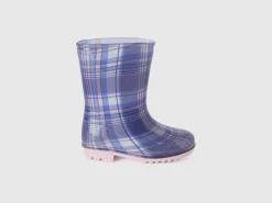 Rubber rain boots