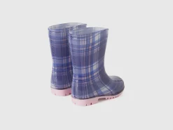 Rubber rain boots