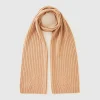 Scarf with cable knit