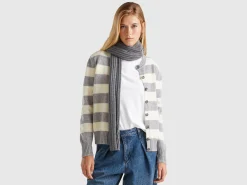 Scarf with cable knit