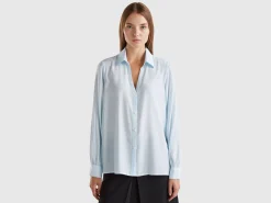 Shirt with V-neck