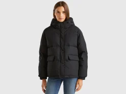 Short puffer jacket padded with recycled feathers