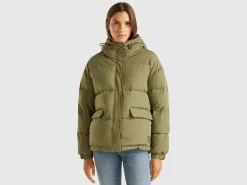 Short puffer jacket padded with recycled feathers
