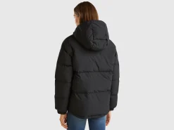 Short puffer jacket padded with recycled feathers