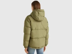 Short puffer jacket padded with recycled feathers