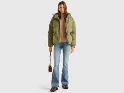 Short puffer jacket padded with recycled feathers