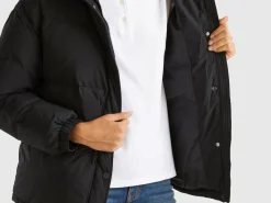 Short puffer jacket padded with recycled feathers
