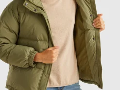 Short puffer jacket padded with recycled feathers