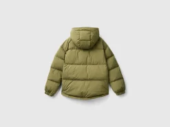 Short puffer jacket padded with recycled feathers