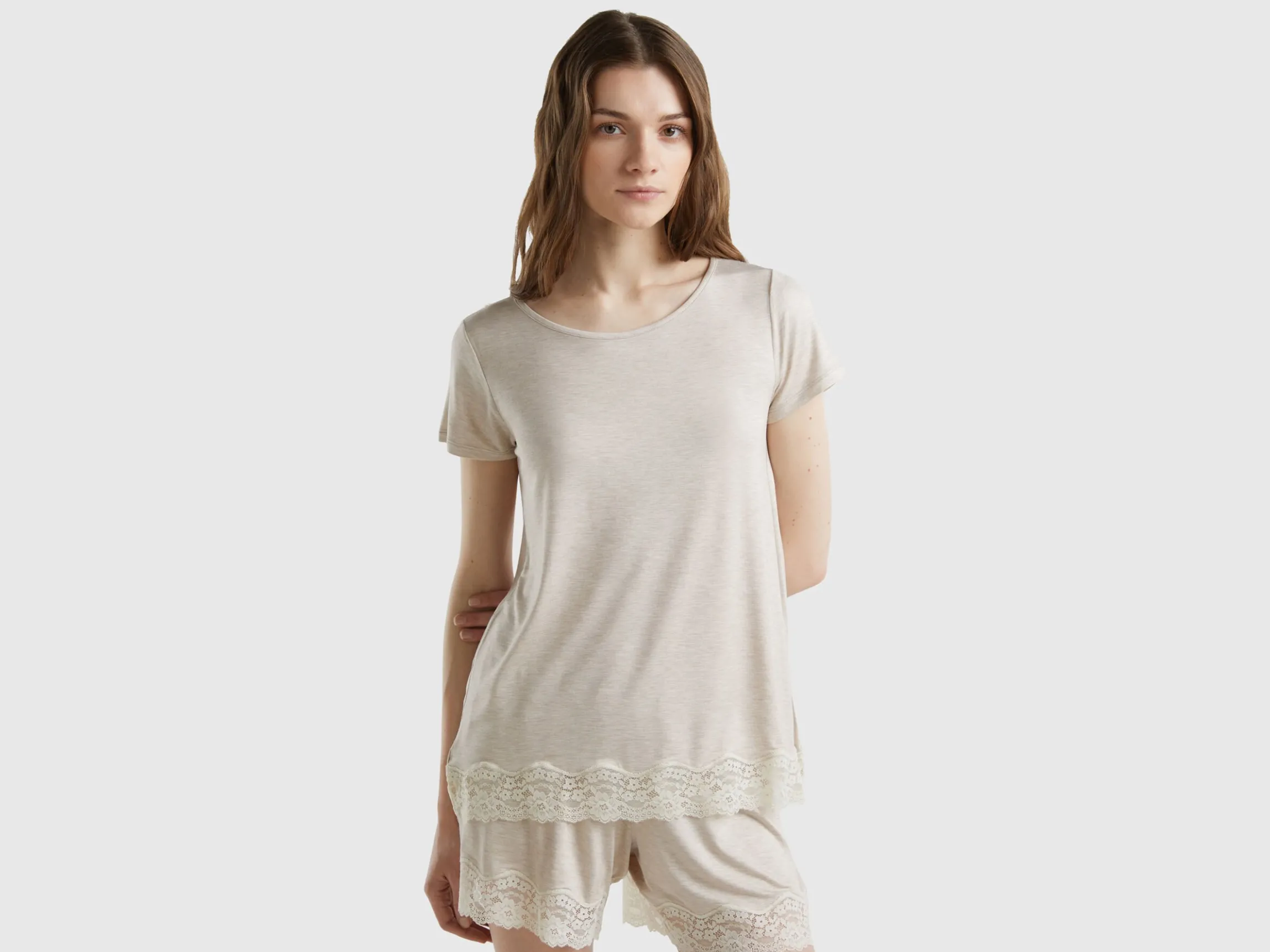 Short sleeve t-shirts with lace