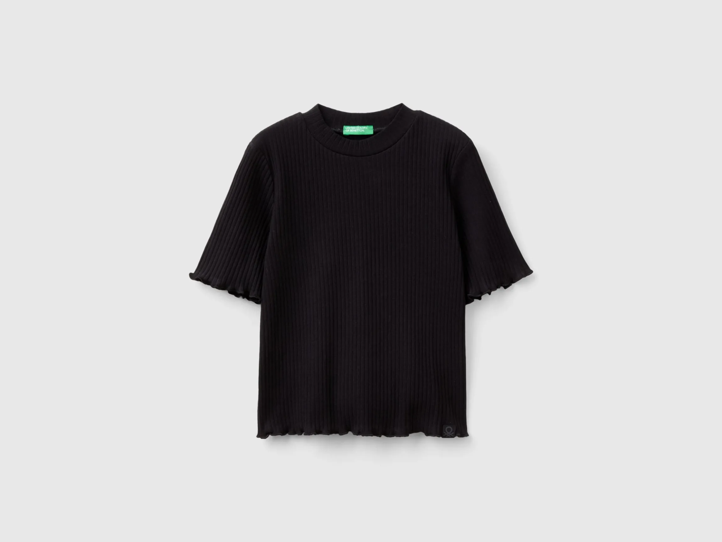 Short sleeve turtleneck t-shirt