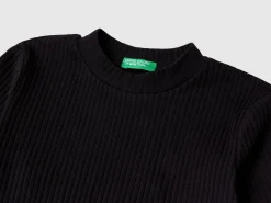 Short sleeve turtleneck t-shirt
