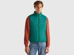 Sleeveless puffer jacket with recycled wadding