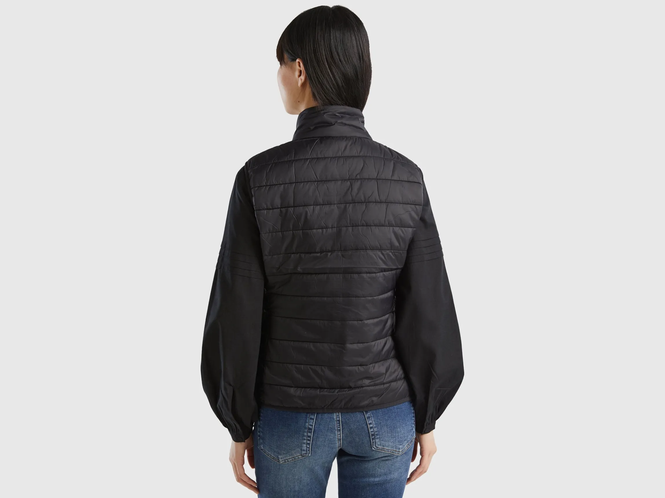 Sleeveless puffer jacket with recycled wadding