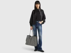 Sleeveless puffer jacket with recycled wadding