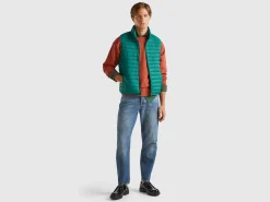 Sleeveless puffer jacket with recycled wadding