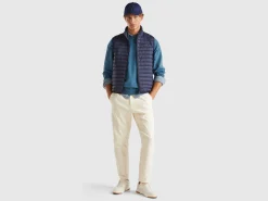 Sleeveless puffer jacket with recycled wadding