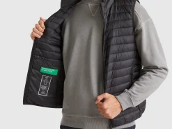 Sleeveless puffer jacket with recycled wadding