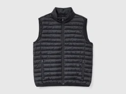 Sleeveless puffer jacket with recycled wadding