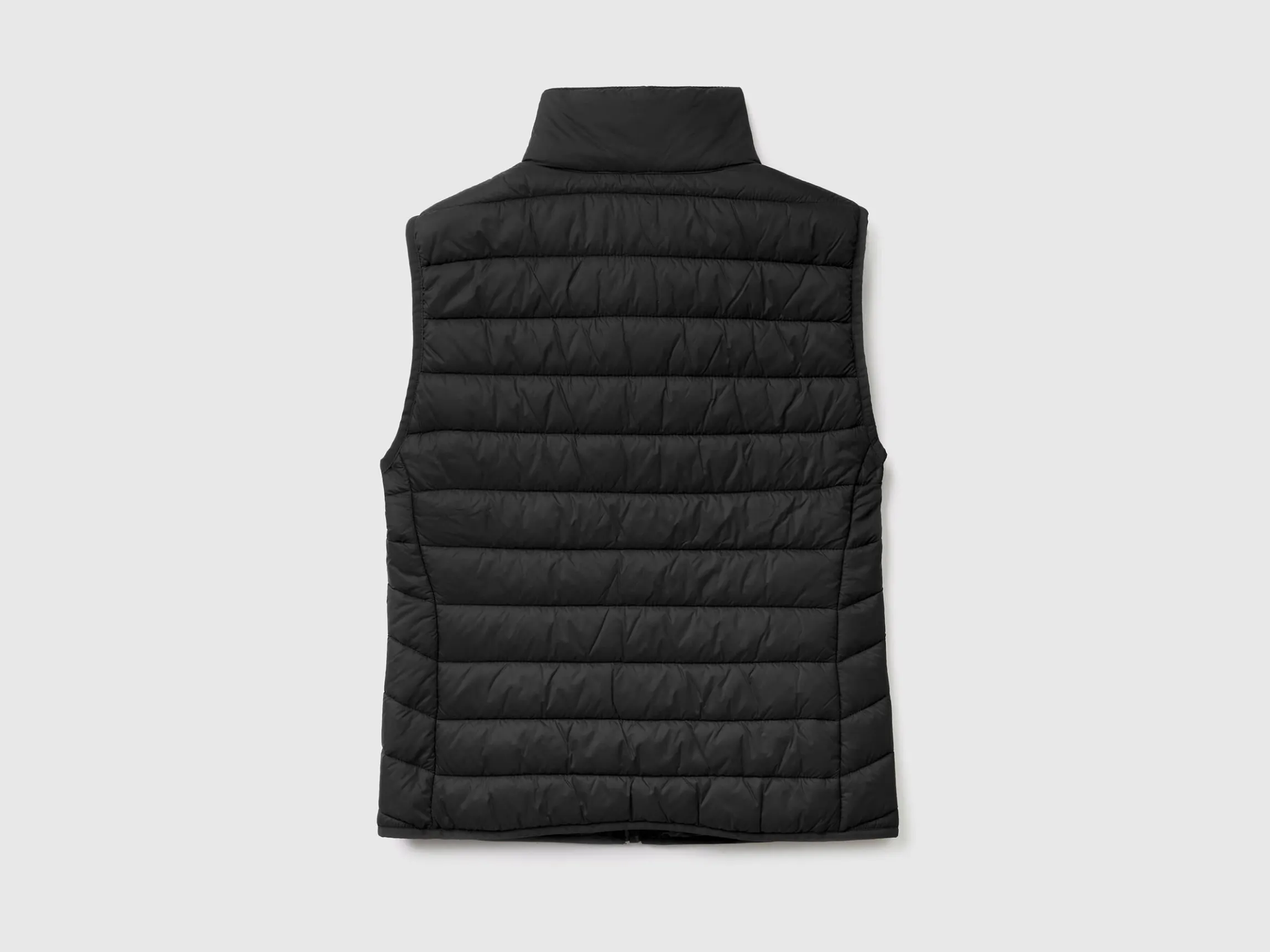 Sleeveless puffer jacket with recycled wadding