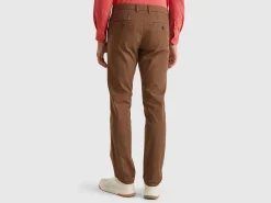 Slim fit chinos in stretch cotton