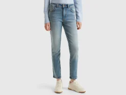 Slim fit high-waisted jeans