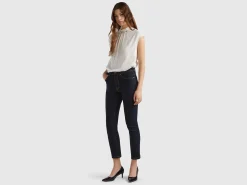 Slim fit high-waisted jeans