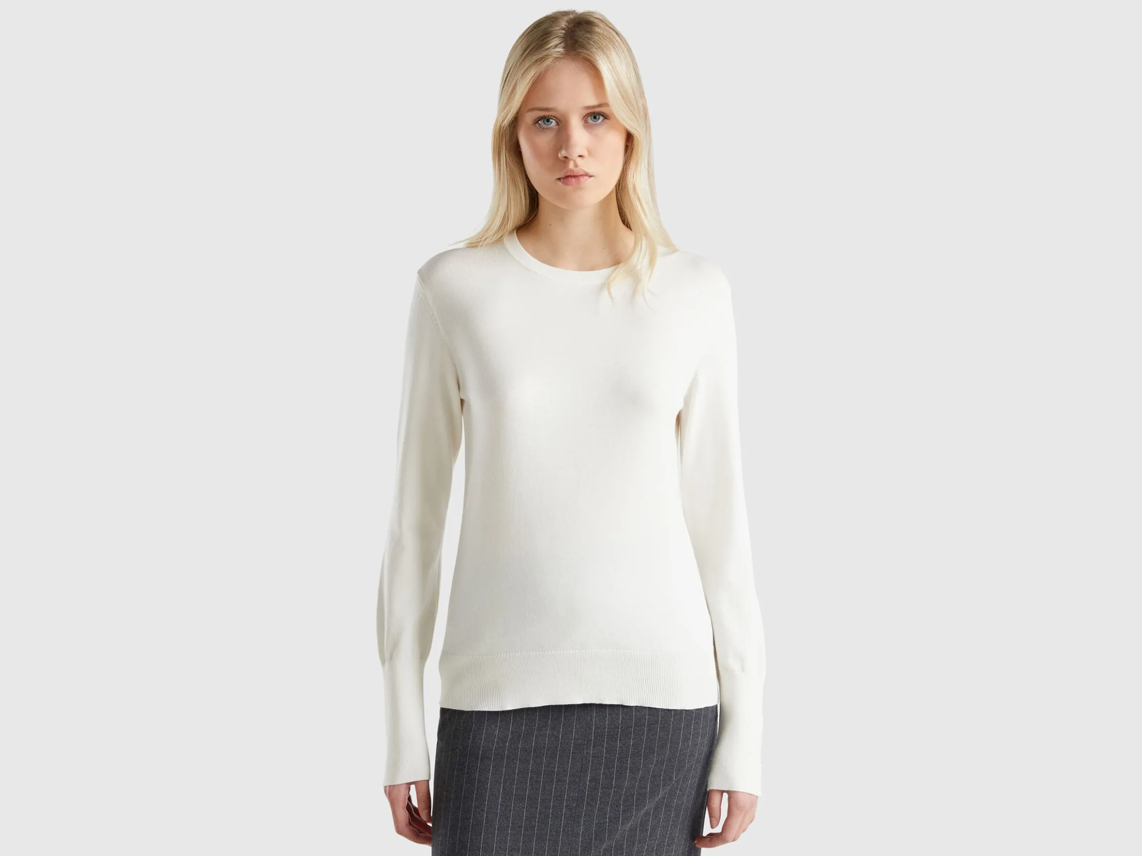 Slim fit sweater in viscose blend