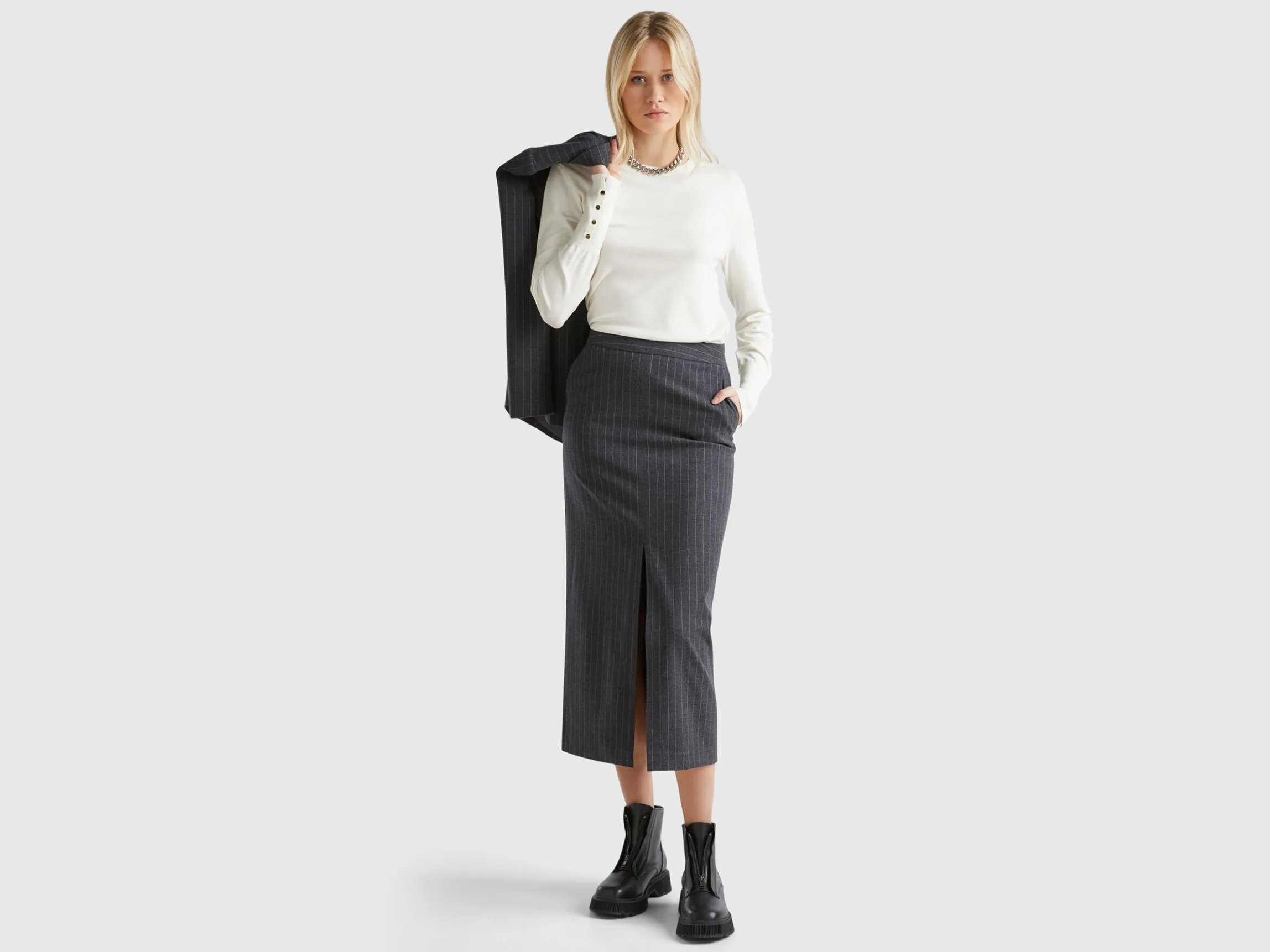 Slim fit sweater in viscose blend