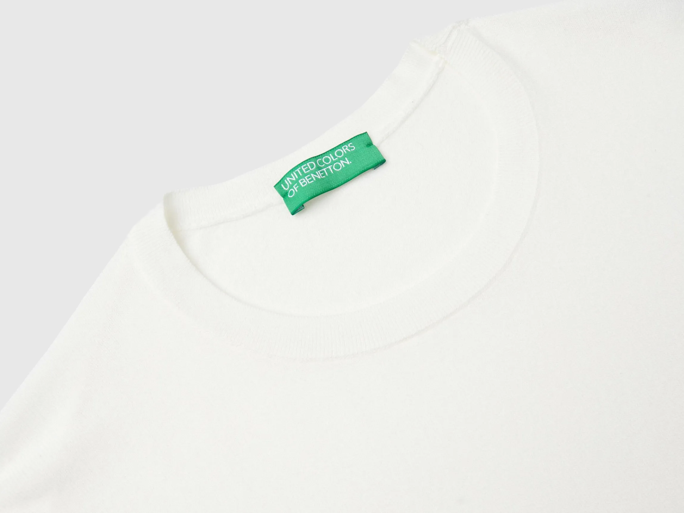 Slim fit sweater in viscose blend