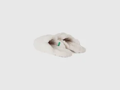 Slippers in faux fur
