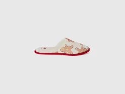 Slippers with biscuit print