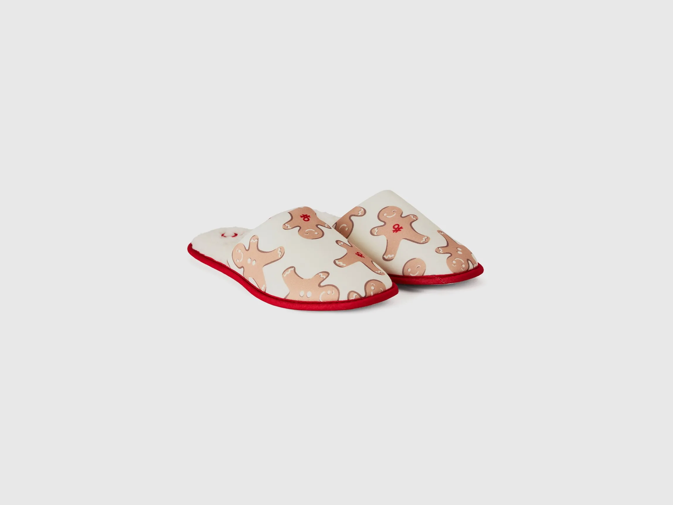 Slippers with biscuit print