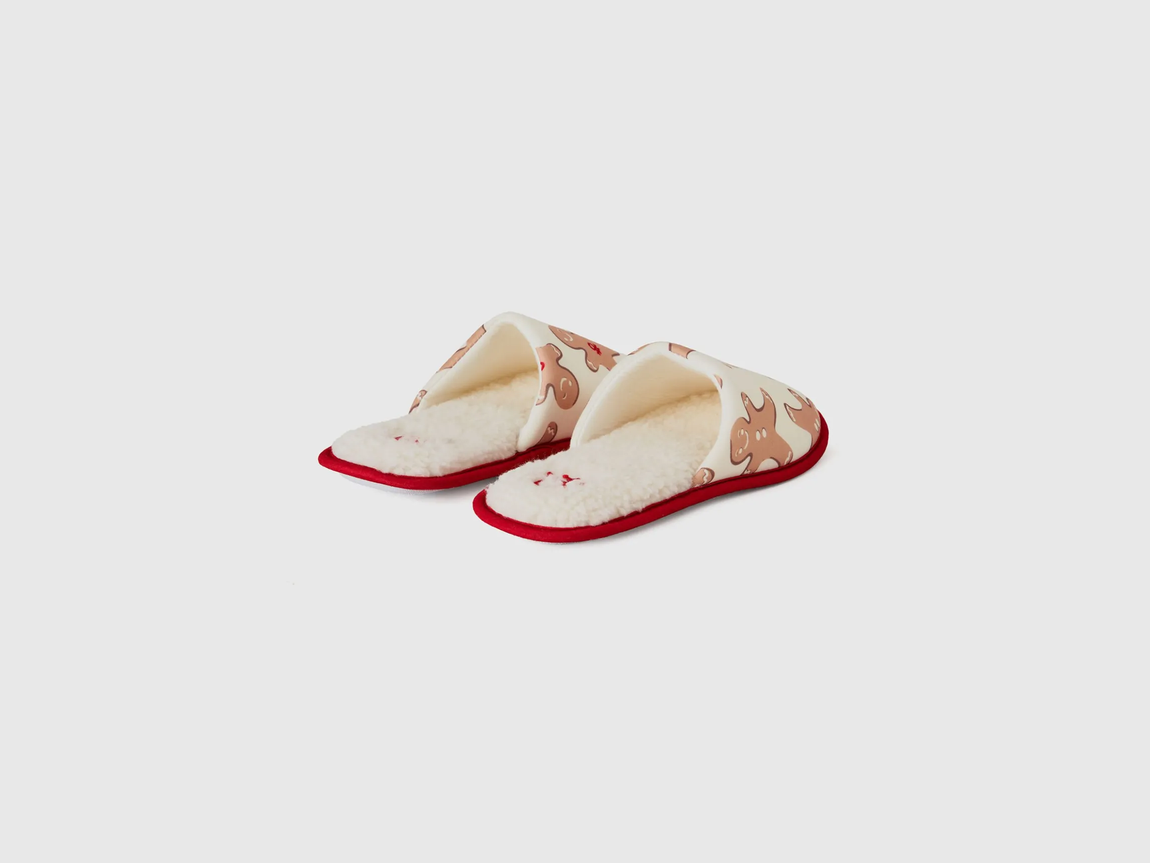 Slippers with biscuit print