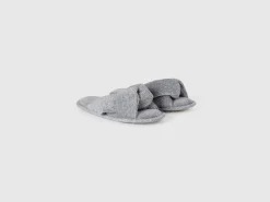 Slippers with woven upper