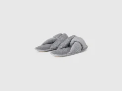 Slippers with woven upper
