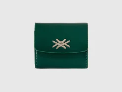 Small wallet in synthetic patent leather