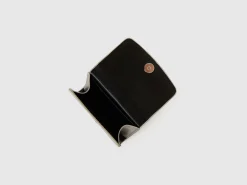 Small wallet in synthetic patent leather