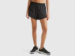 Sports shorts in recycled fabric